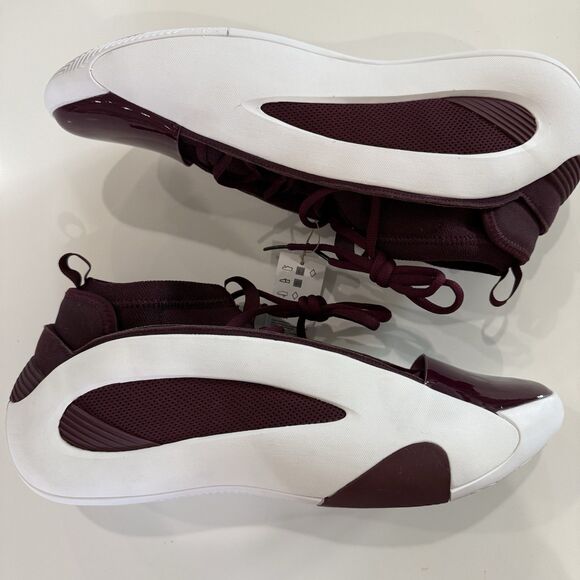 Athletic_Shoes